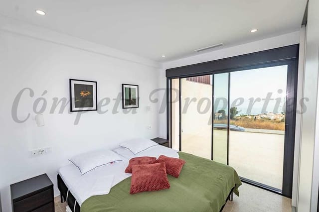 3 slaapkamer Rijtjeshuis te koop in Torrox-Costa, Torrox met zwembad garage - € 565.000 (Ref: 9580363)