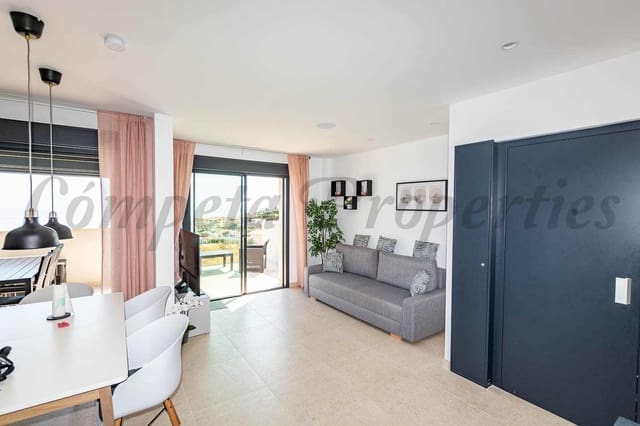 3 slaapkamer Rijtjeshuis te koop in Torrox-Costa, Torrox met zwembad garage - € 565.000 (Ref: 9580363)
