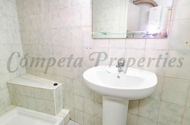 2 makuuhuone Omakotitalo myytävänä paikassa Torrox - 115 000 € (Ref: 9583478)