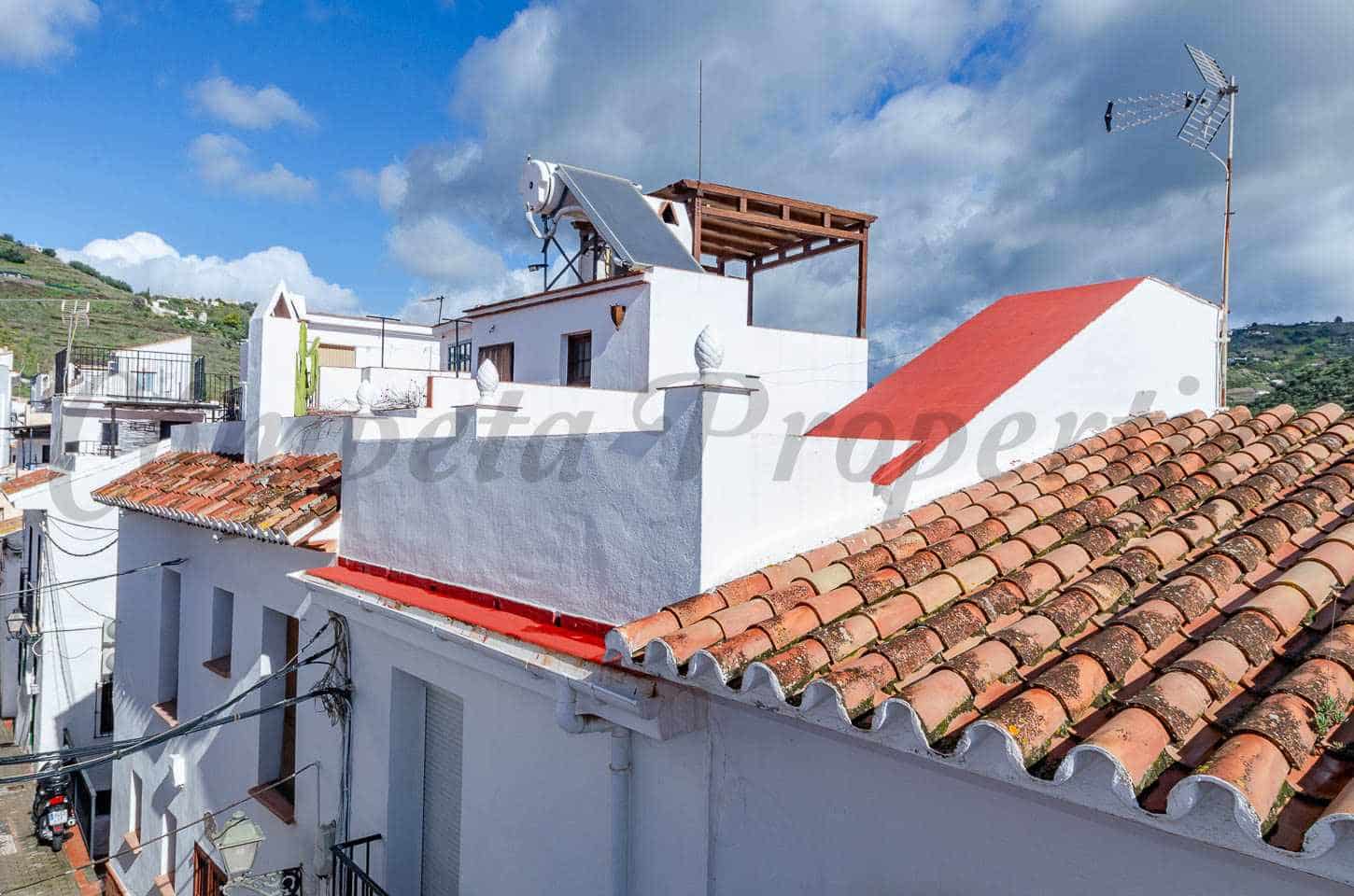 2 makuuhuone Omakotitalo myytävänä paikassa Torrox - 115 000 € (Ref: 9583478)