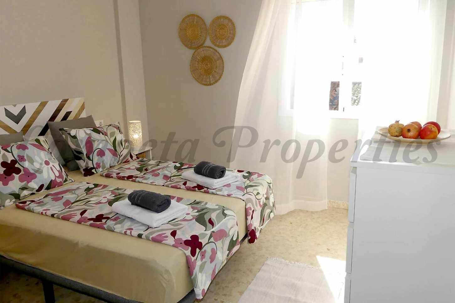 2 slaapkamer Appartement te huur in El Morche - € 800 (Ref: 9584970)