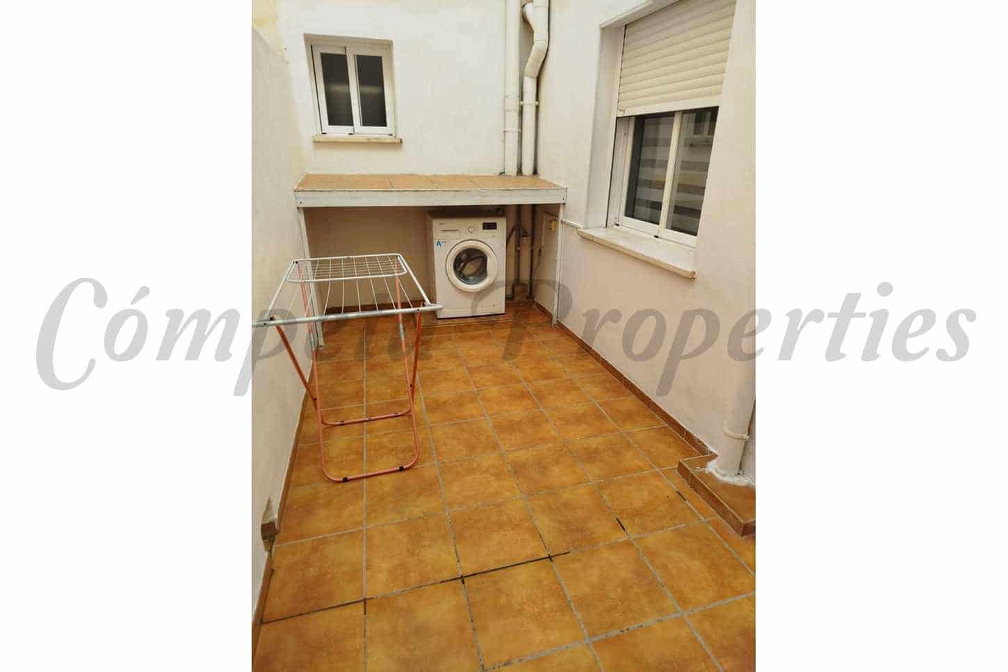 2 slaapkamer Appartement te huur in El Morche - € 800 (Ref: 9584970)