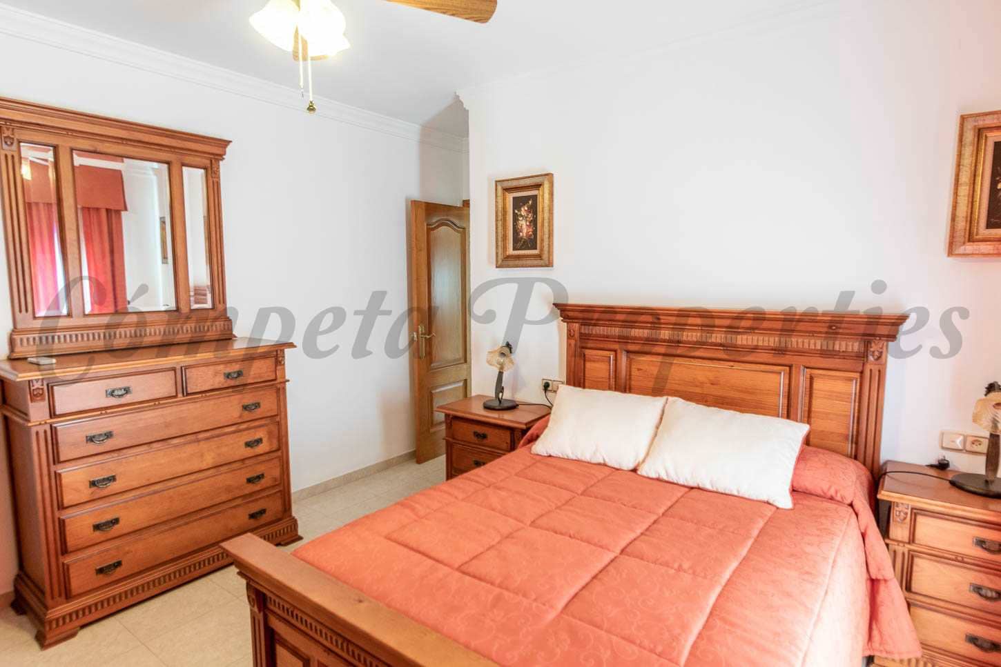 4 soveværelse Lejlighed til leje i Competa - € 1.100 (Ref: 9606790)