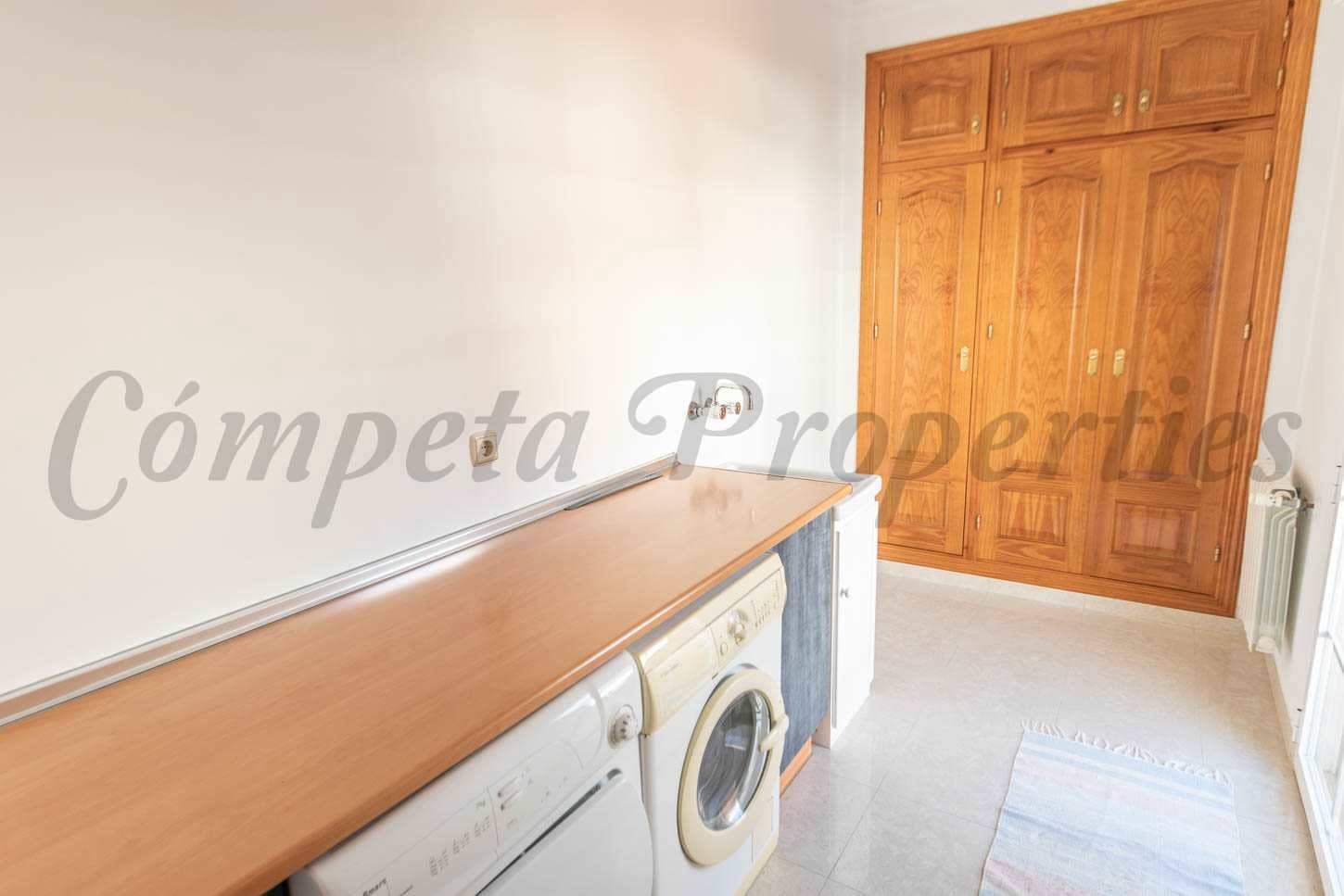 4 soveværelse Lejlighed til leje i Competa - € 1.100 (Ref: 9606790)