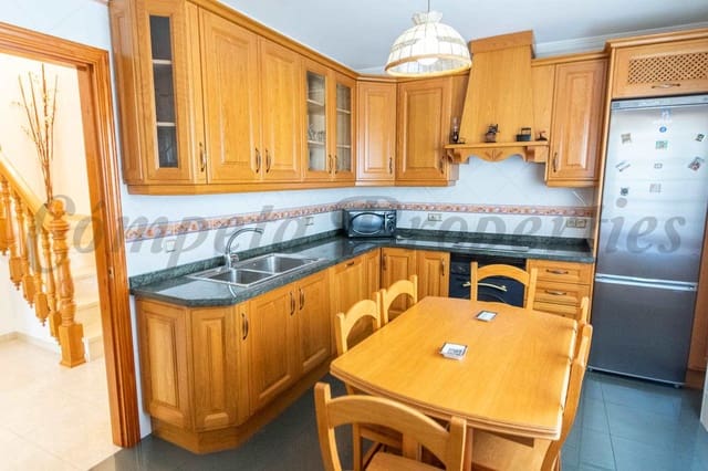 Apartamento de 4 habitaciones en Cómpeta en alquiler - 1.100 € (Ref: 9606790)