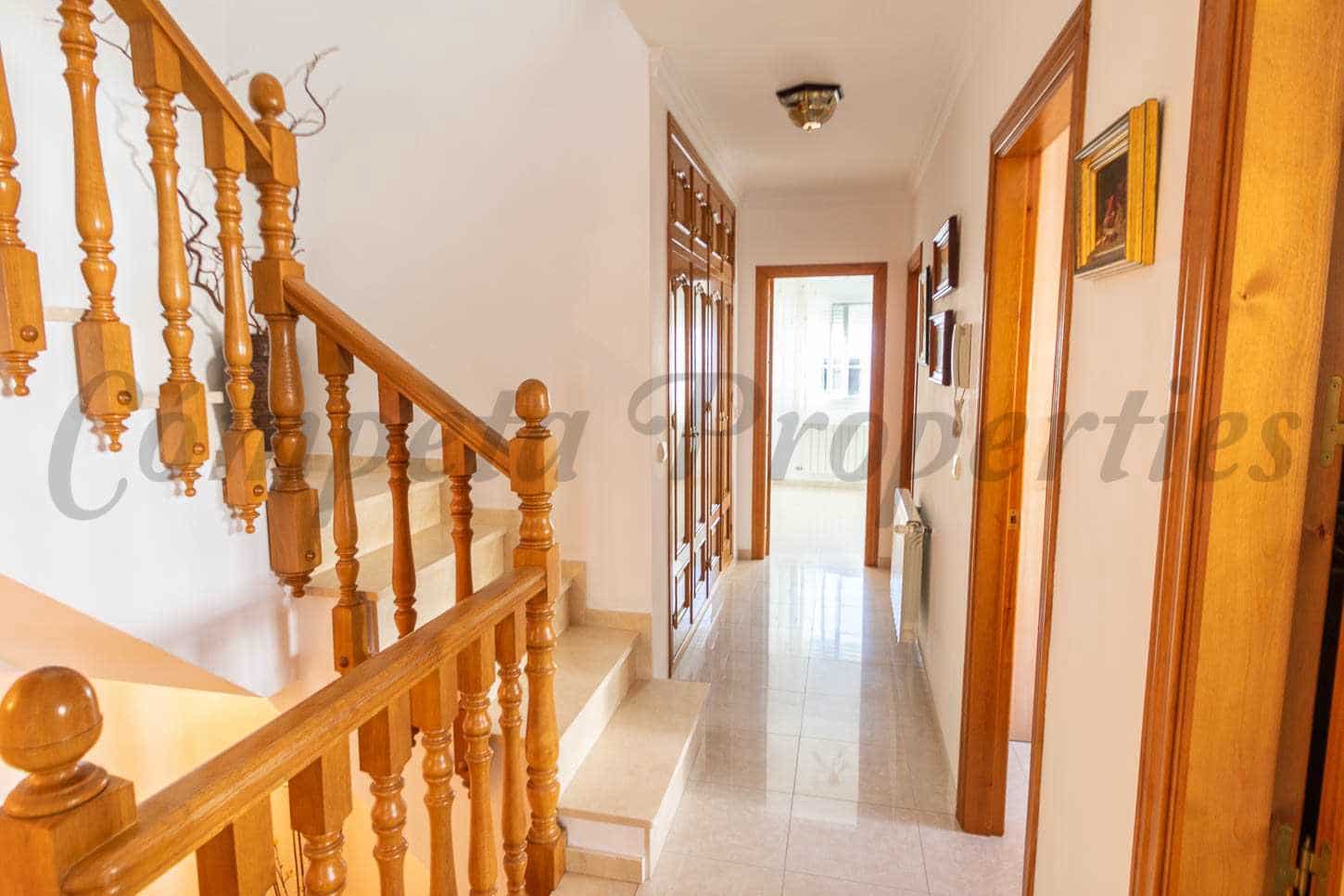 4 soveværelse Lejlighed til leje i Competa - € 1.100 (Ref: 9606790)