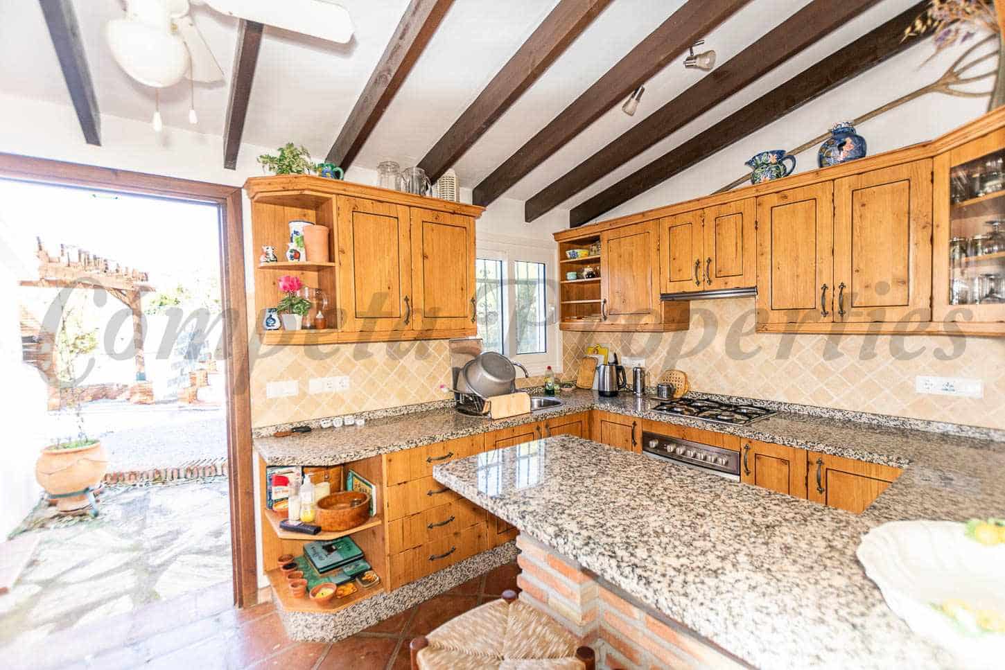 3 bedroom Villa for sale in Competa with pool - € 435,000 (Ref: 9609499)