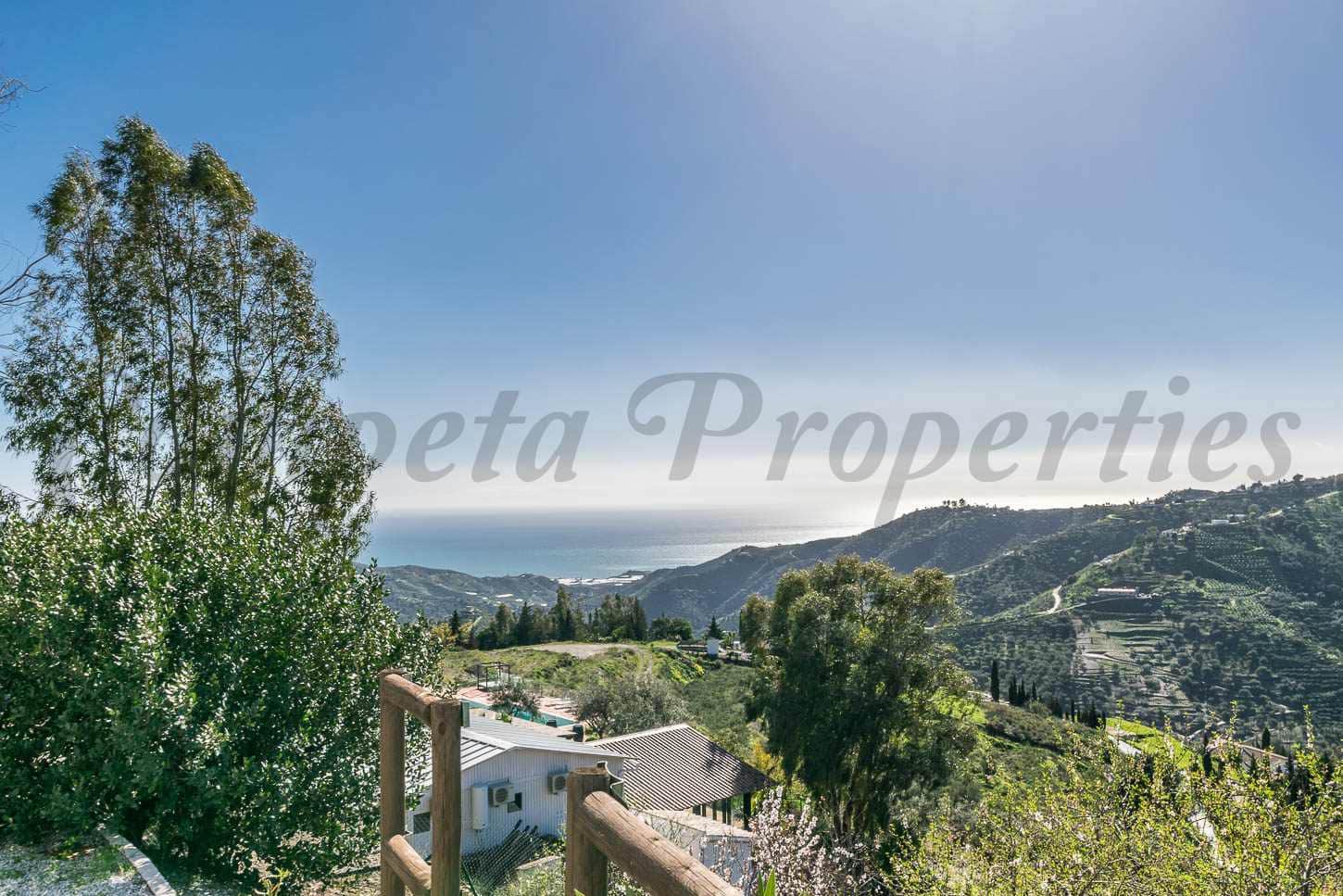3 bedroom Villa for sale in Competa with pool - € 435,000 (Ref: 9609499)