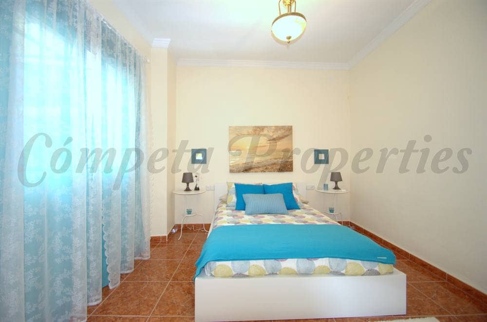 Casa de 3 habitaciones en Torrox en alquiler - 750 € (Ref: 9610200)