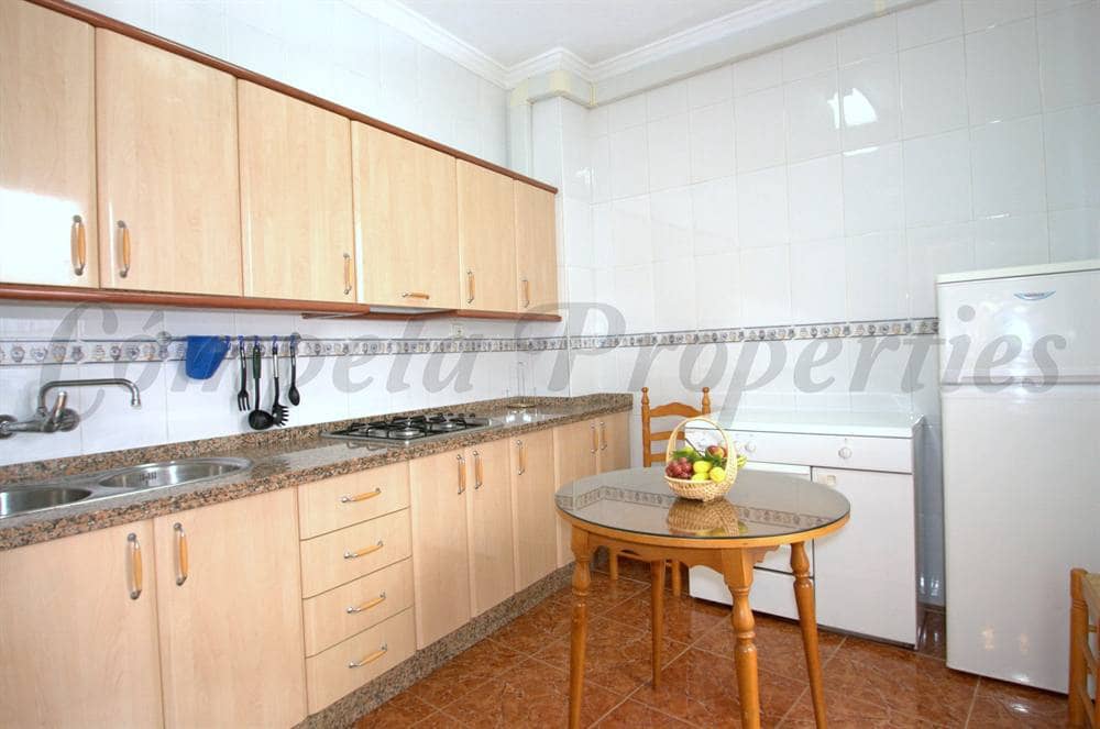 Casa de 3 habitaciones en Torrox en alquiler - 750 € (Ref: 9610200)