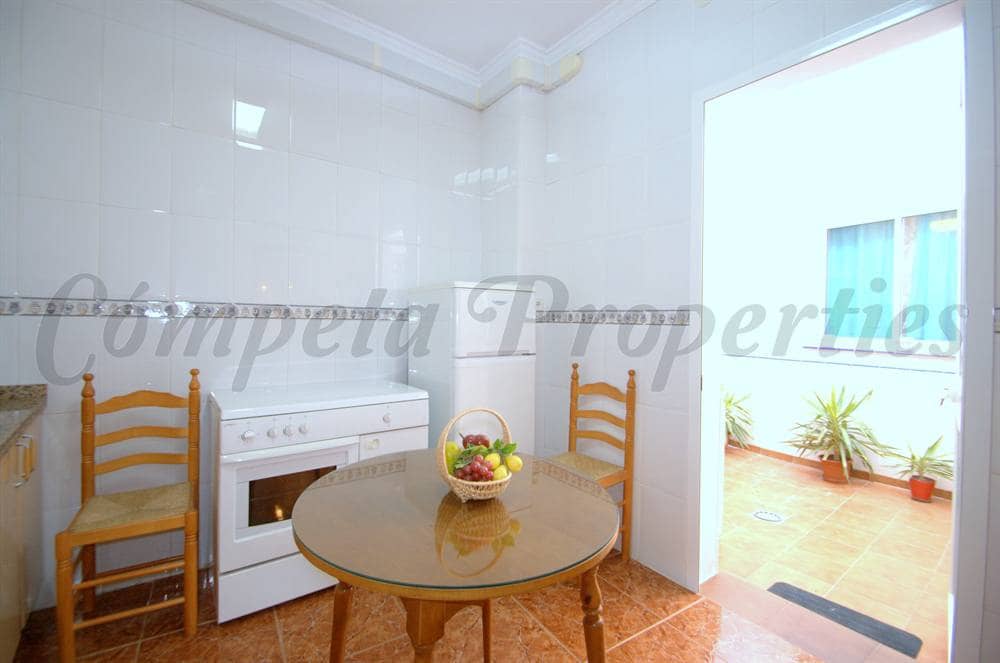 Casa de 3 habitaciones en Torrox en alquiler - 750 € (Ref: 9610200)