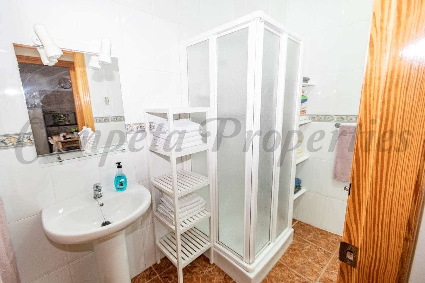 Casa de 3 habitaciones en Torrox en alquiler - 750 € (Ref: 9610200)