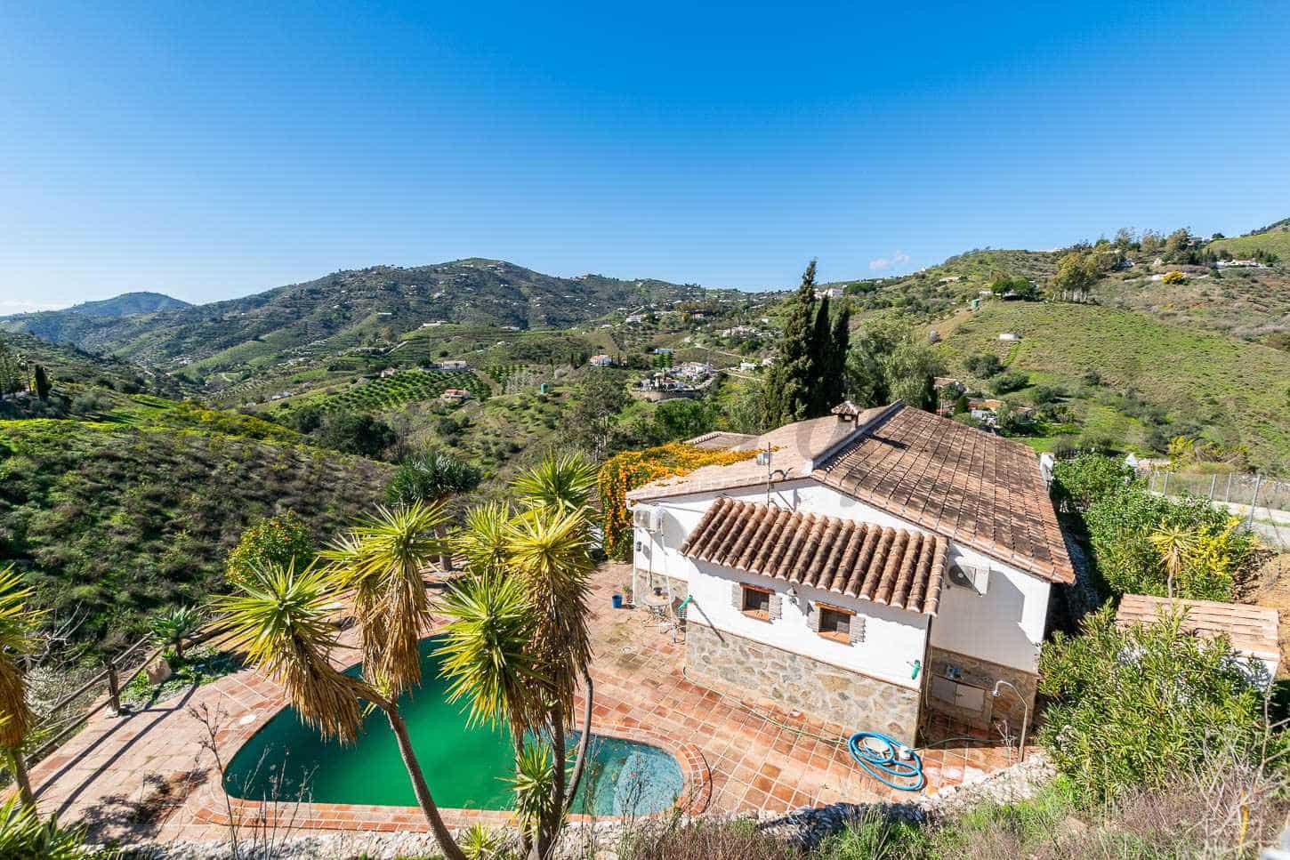 3 bedroom Finca/Country House for sale in Competa with pool garage - € 435,000 (Ref: 9618630)