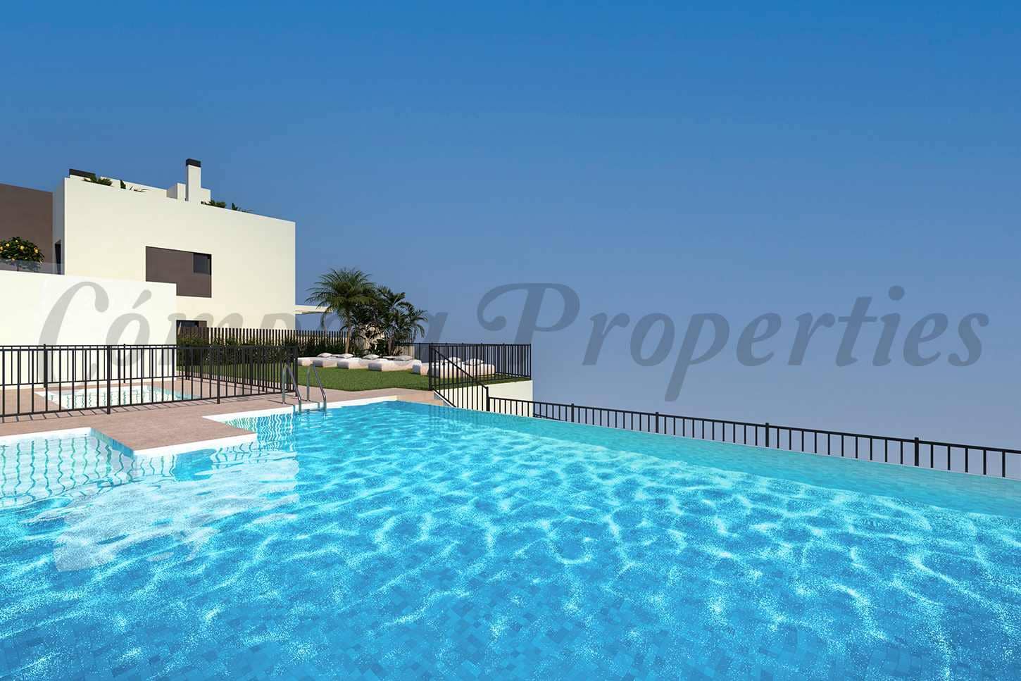 4 sypialnia Dom szeregowy na sprzedaż w Torre del Mar z basenem garażem - 693 000 € (Ref: 9628358)