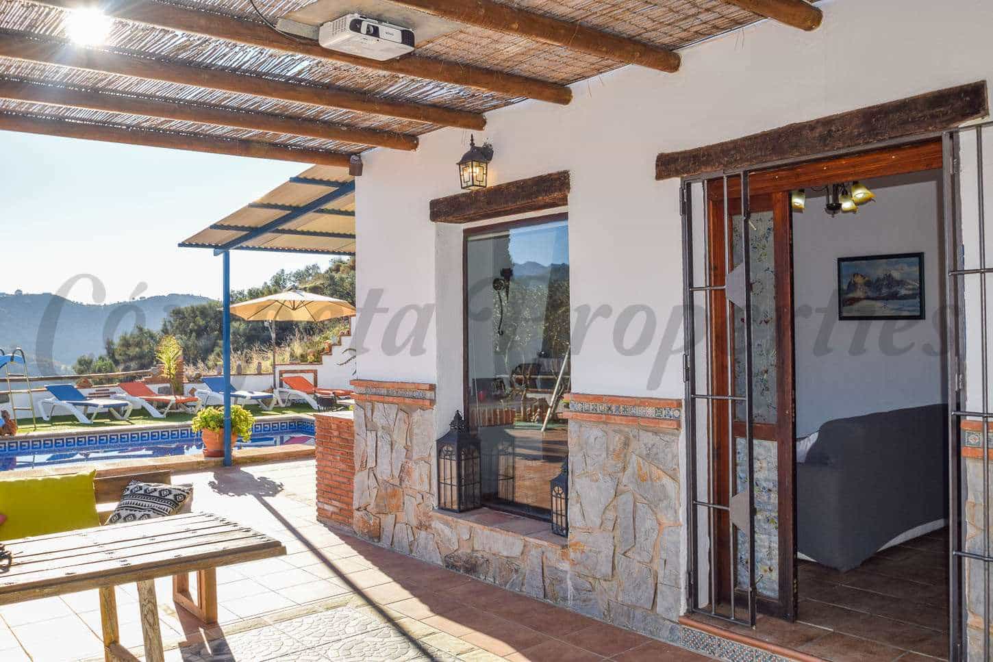 2 bedroom Finca/Country House for rent in Torrox with pool garage - € 950 (Ref: 9632637)
