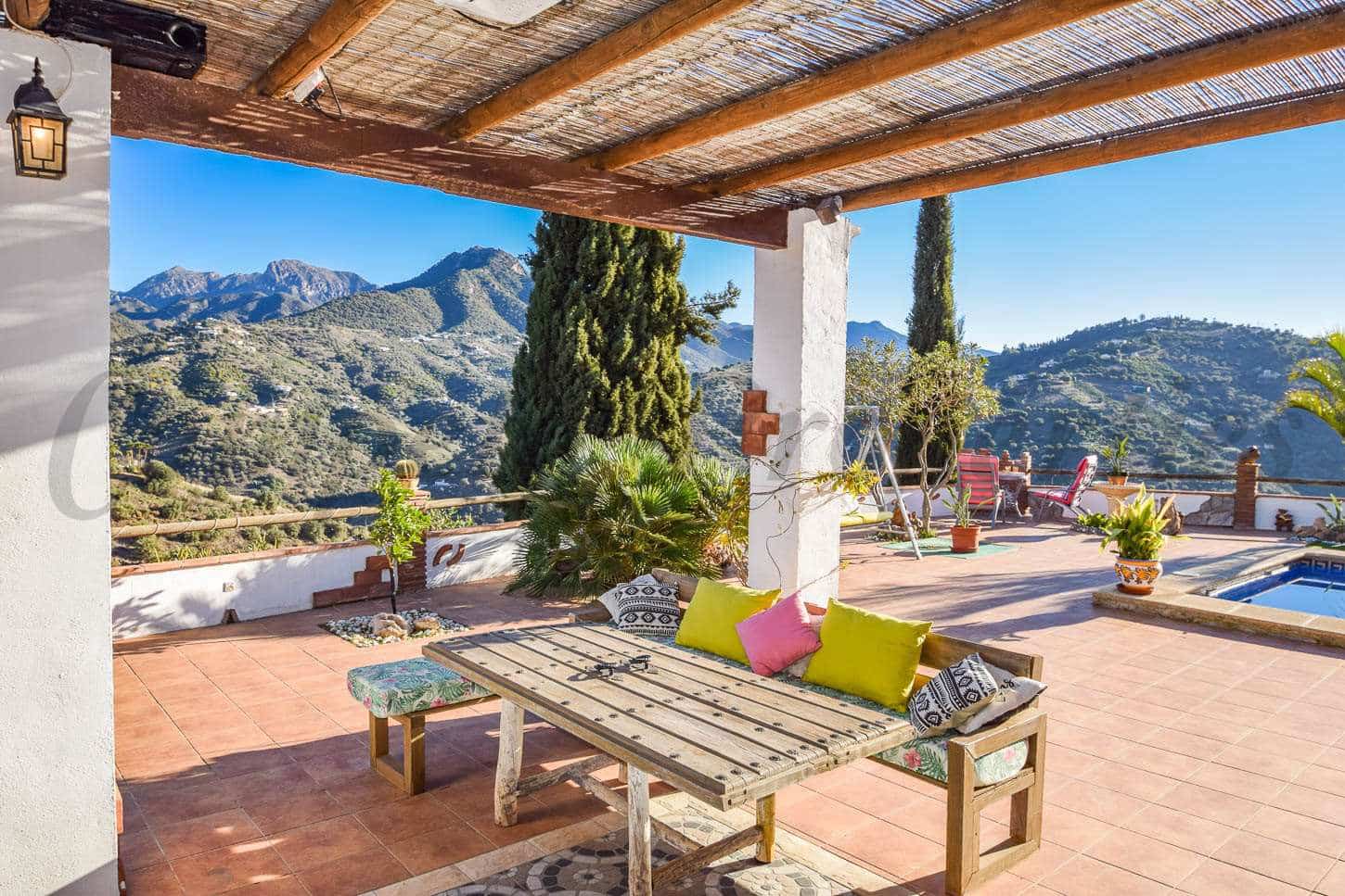 2 bedroom Finca/Country House for rent in Torrox with pool garage - € 950 (Ref: 9632637)