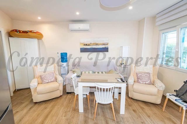 1 slaapkamer Appartement te huur in Torrox-Costa, Torrox met zwembad - € 550 (Ref: 9656996)