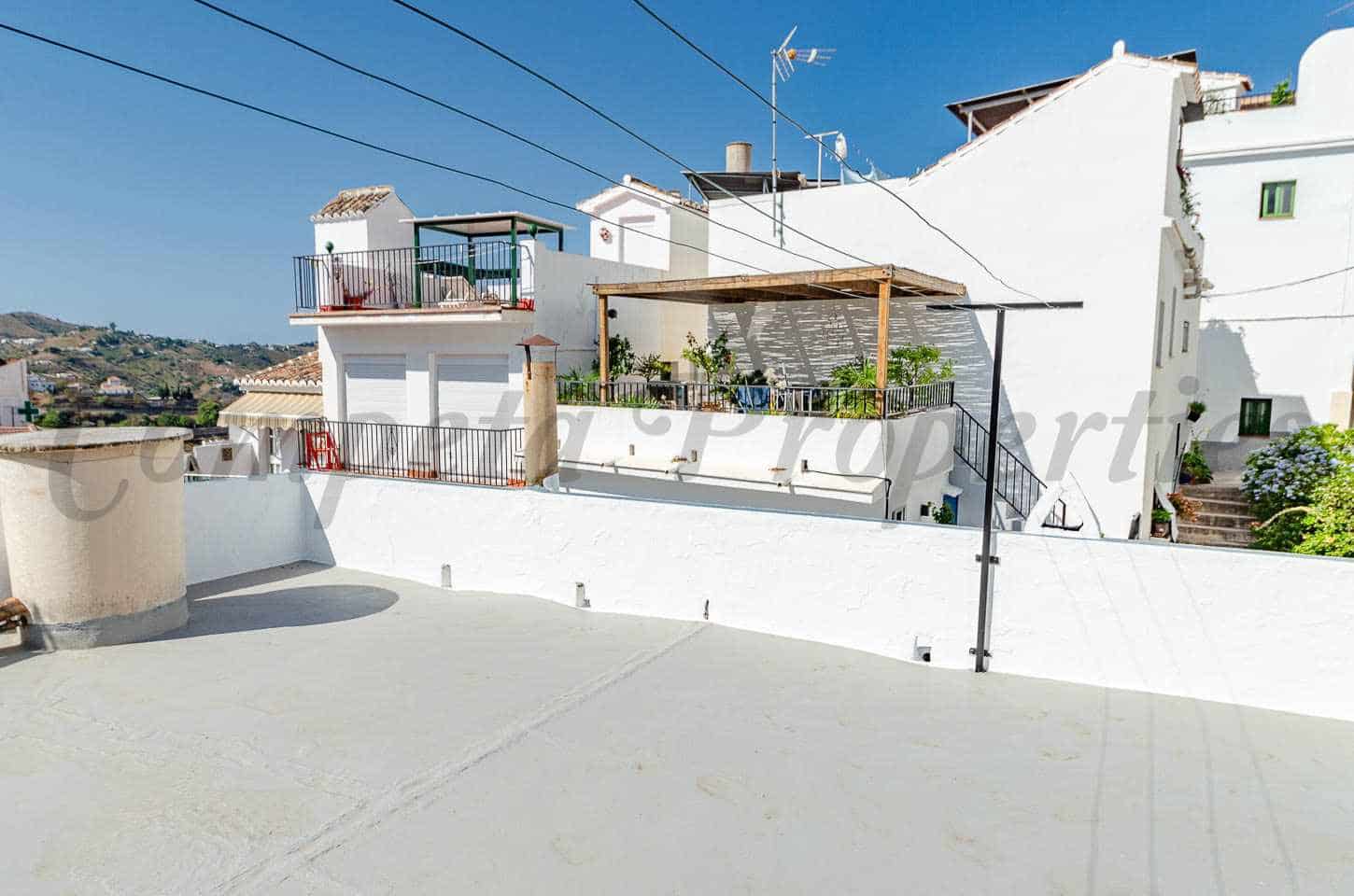 2 bedroom Townhouse for sale in Competa - € 159,000 (Ref: 9665419)