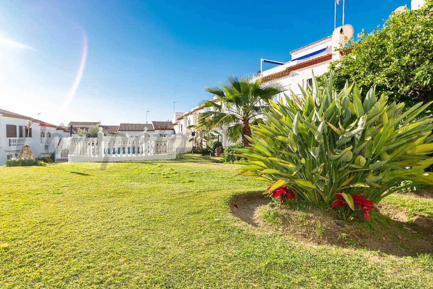 2 soverom Leilighet til salgs i Nerja med svømmebasseng - € 785 (Ref: 9666977)