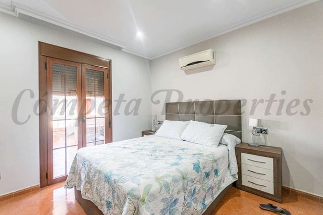 3 makuuhuone Omakotitalo vuokrattavana paikassa Sayalonga - 1 000 € (Ref: 9672172)