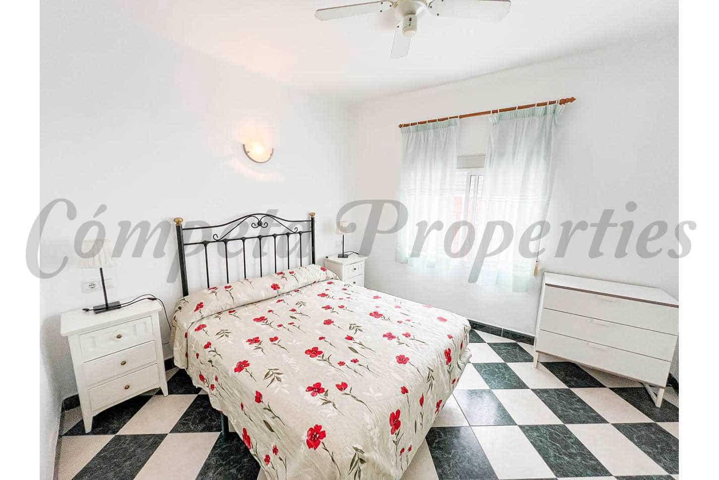 Casa de 3 habitaciones en Nerja en alquiler - 950 € (Ref: 9676030)