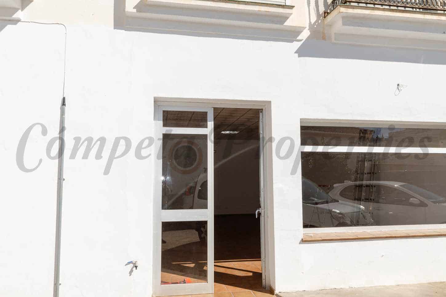 Commercial for rent in Competa - € 725 (Ref: 9697741)
