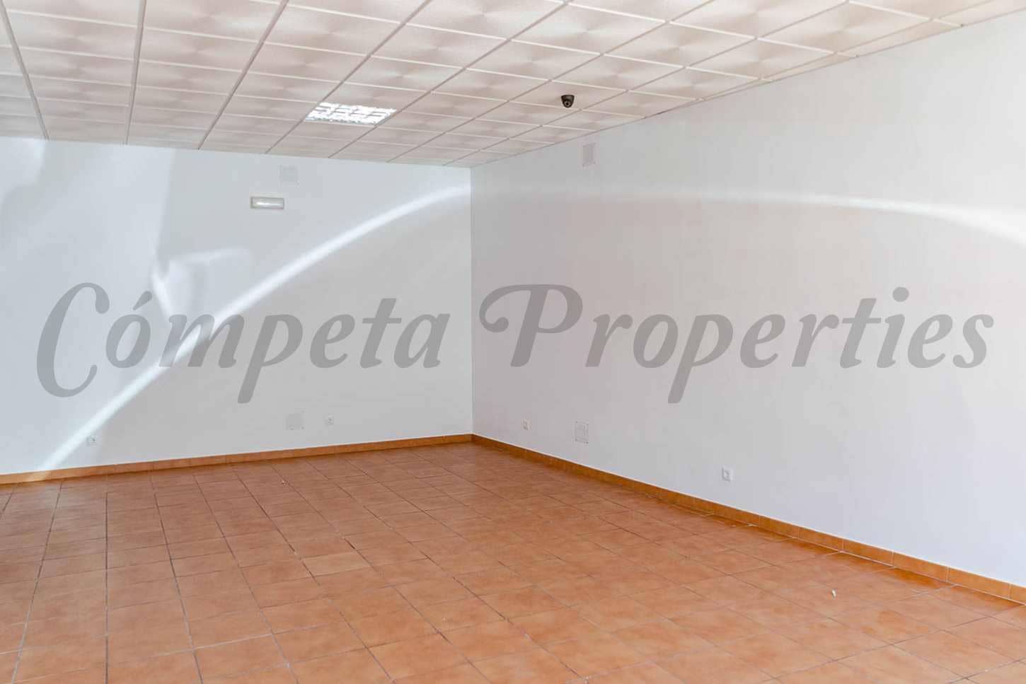 Commercial for rent in Competa - € 725 (Ref: 9697741)