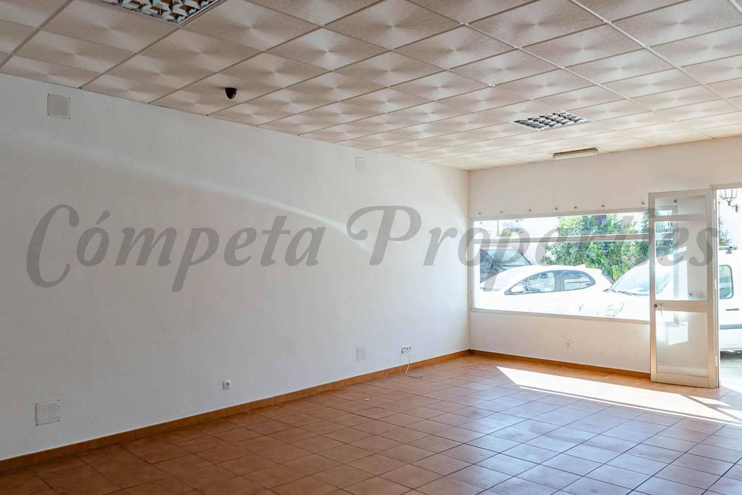 Commercial for rent in Competa - € 725 (Ref: 9697741)