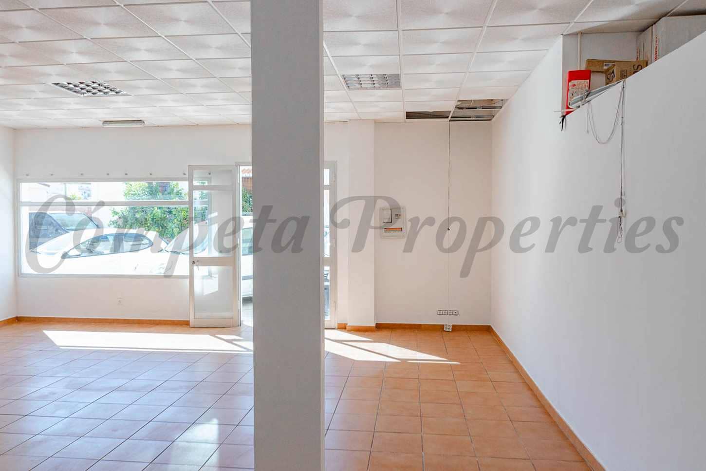 Commercial for rent in Competa - € 725 (Ref: 9697741)