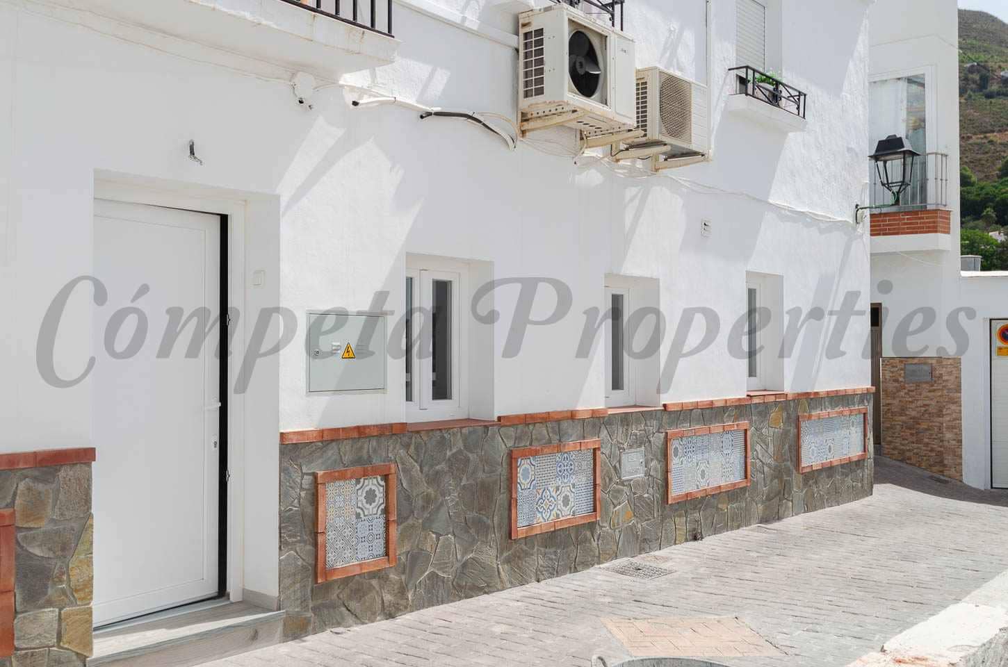Appartement de 3 chambres à louer à Competa - 1 125 € (Ref: 9702456)