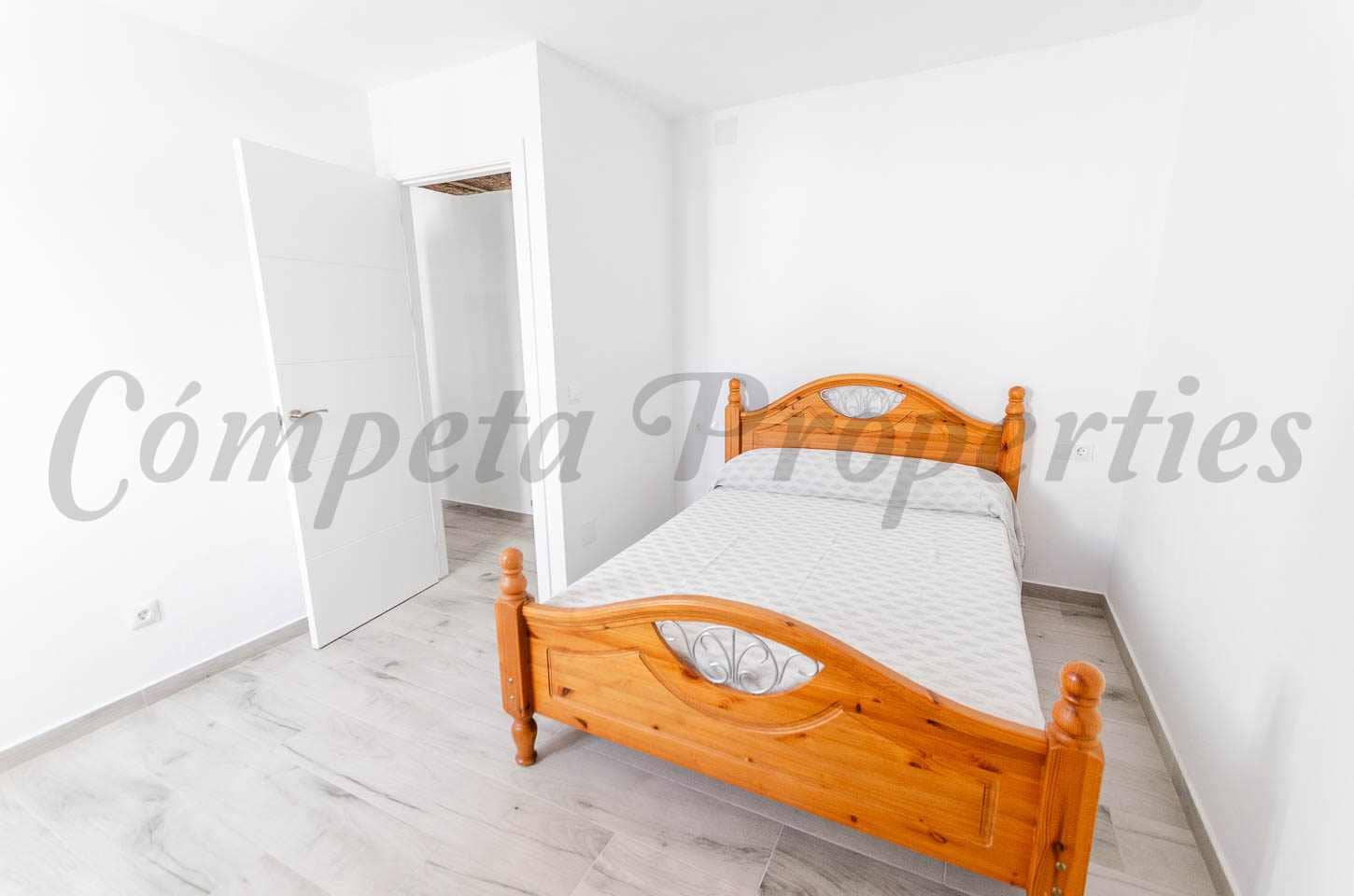 Appartement de 3 chambres à louer à Competa - 1 125 € (Ref: 9702456)