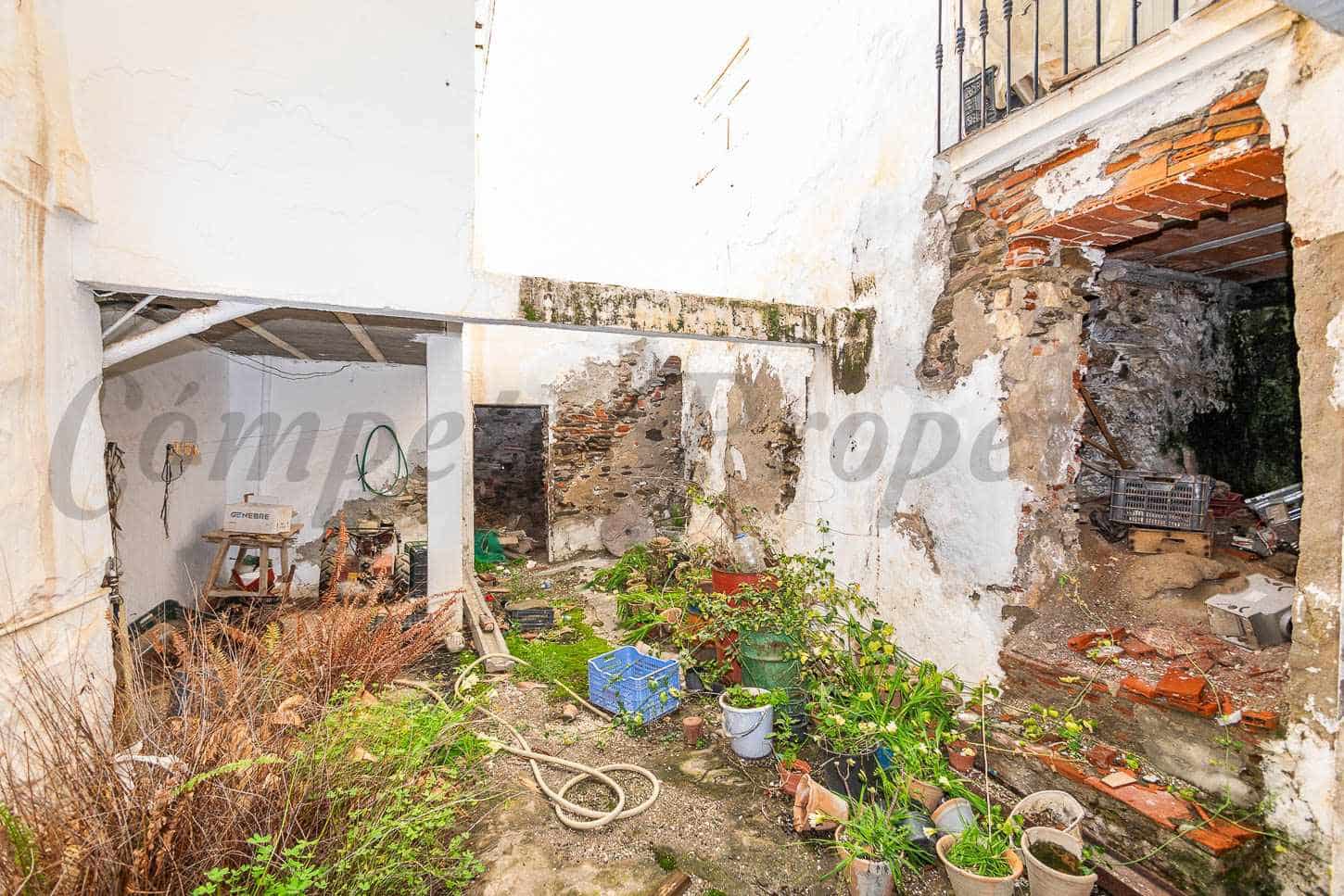 14 bedroom Townhouse for sale in Torrox - € 299,000 (Ref: 9702476)