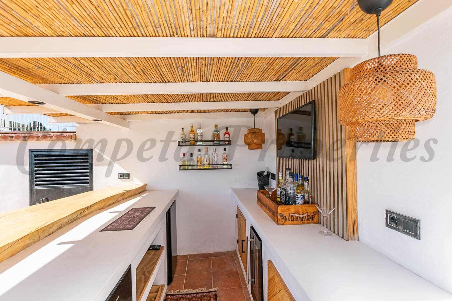 3 soveværelse Villa til salg i Competa med swimmingpool - € 485.000 (Ref: 9715210)