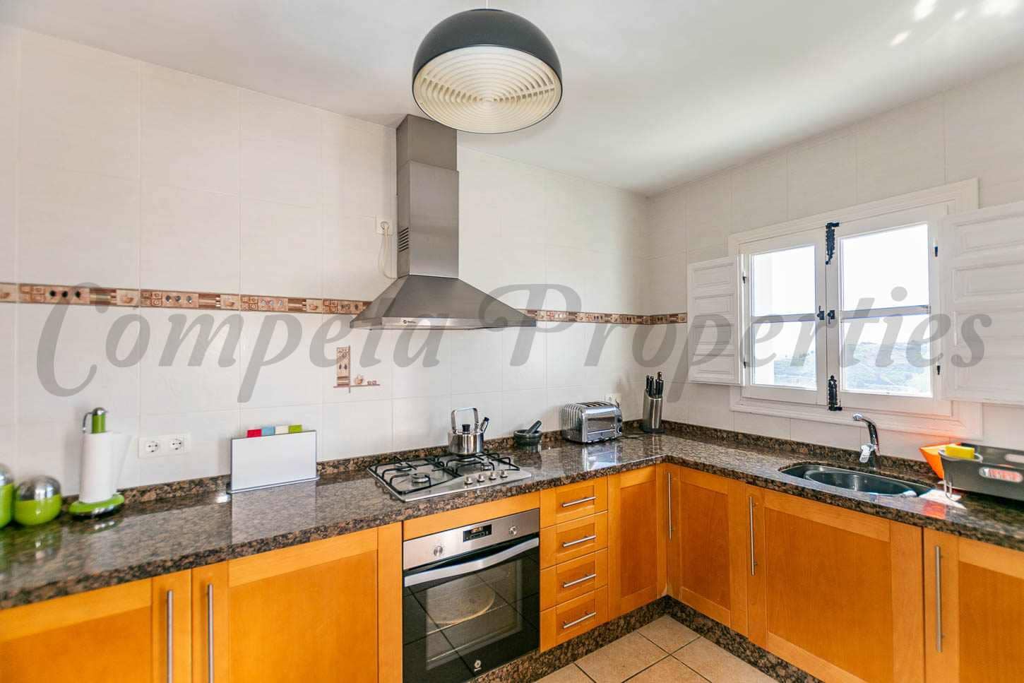 5 soveværelse Villa til salg i Competa med swimmingpool - € 575.000 (Ref: 9715213)