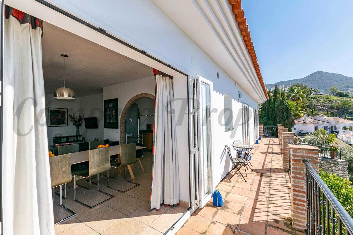 5 soveværelse Villa til salg i Competa med swimmingpool - € 575.000 (Ref: 9715213)