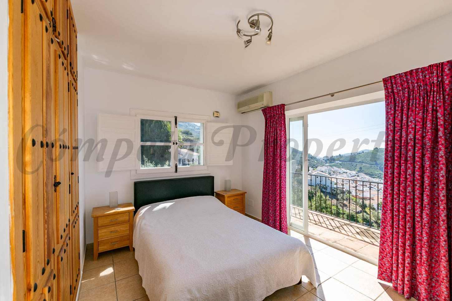 5 soveværelse Villa til salg i Competa med swimmingpool - € 575.000 (Ref: 9715213)