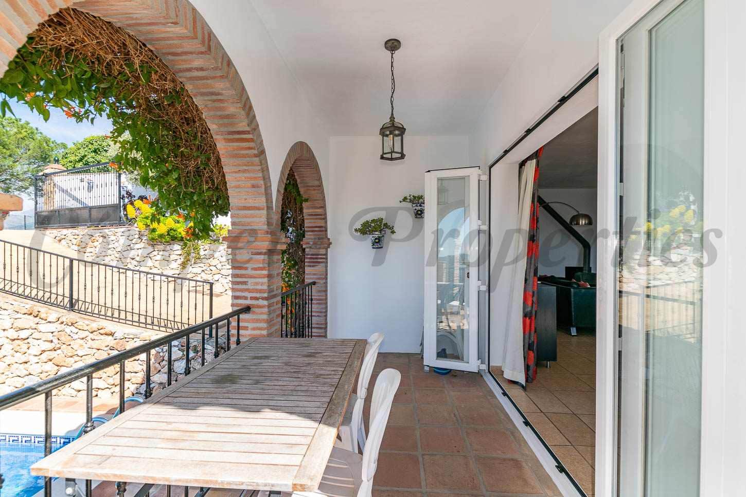 5 soveværelse Villa til salg i Competa med swimmingpool - € 575.000 (Ref: 9715213)