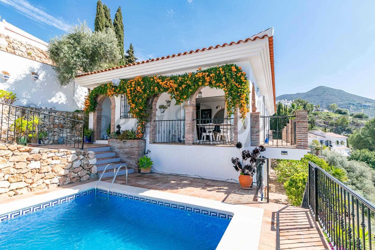 5 soveværelse Villa til salg i Competa med swimmingpool - € 575.000 (Ref: 9715213)