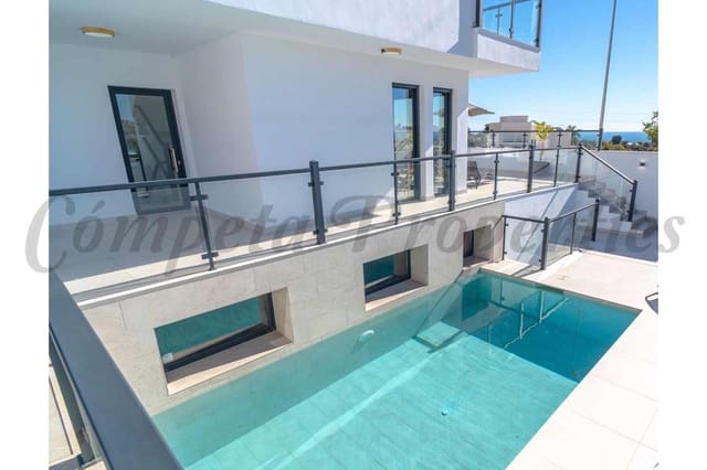 3 slaapkamer Rijtjeshuis te koop in Nerja met zwembad garage - € 829.000 (Ref: 9733622)