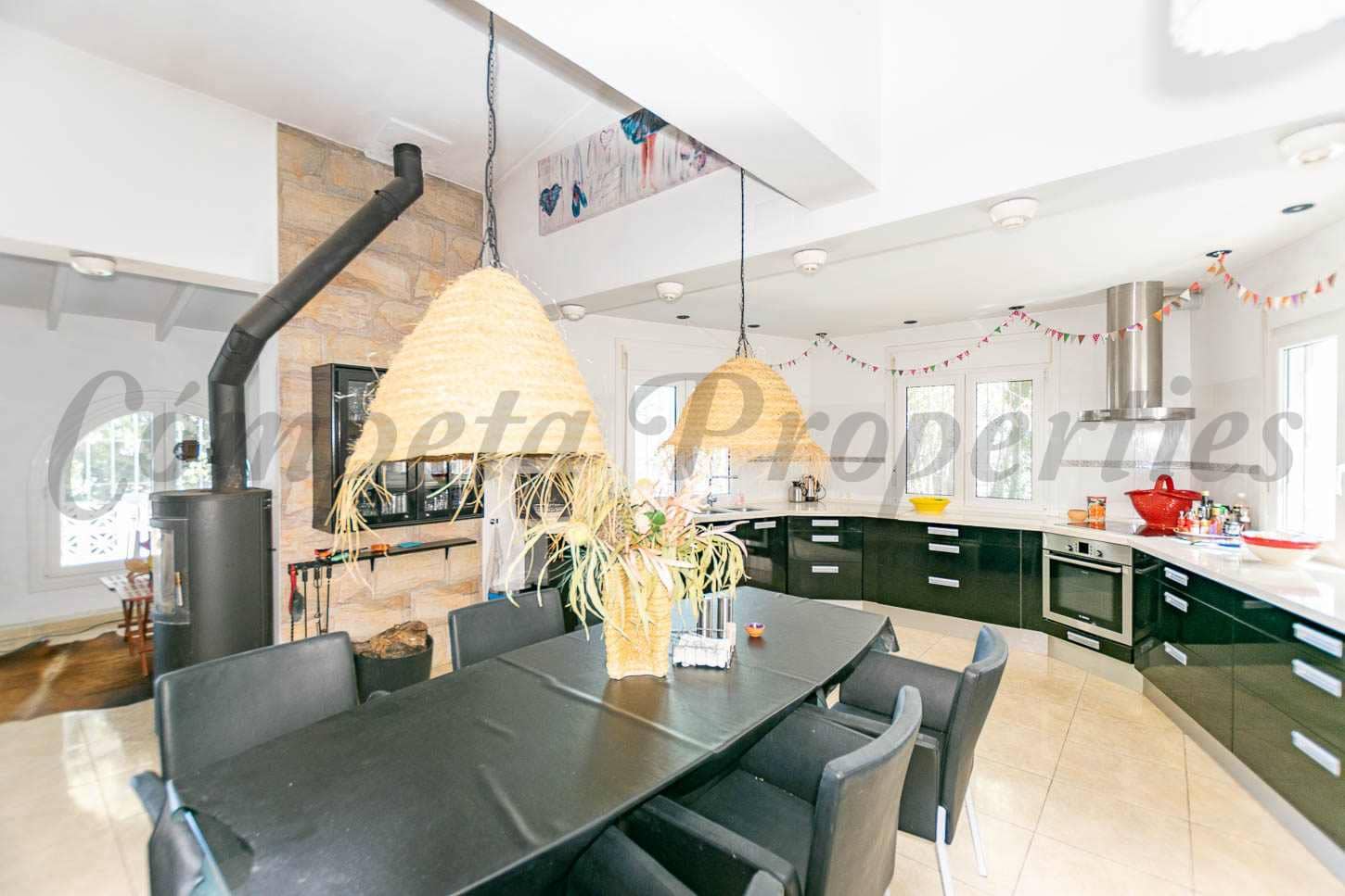 4 sypialnia Willa na sprzedaż w Competa z basenem garażem - 599 000 € (Ref: 9733863)