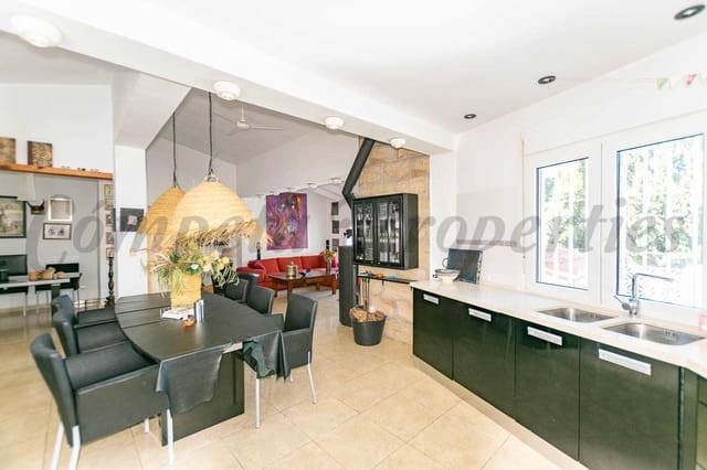 4 sypialnia Willa na sprzedaż w Cómpeta z basenem garażem - 599 000 € (Ref: 9733863)