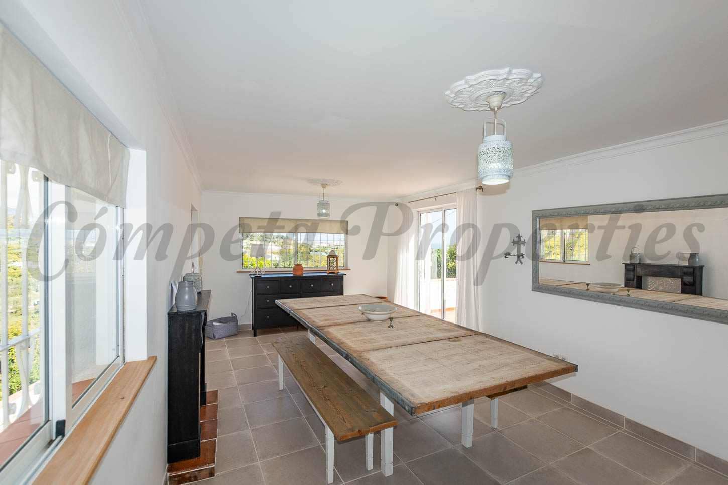 5 slaapkamer Villa te koop in Nerja met zwembad garage - € 1.099.000 (Ref: 9752404)