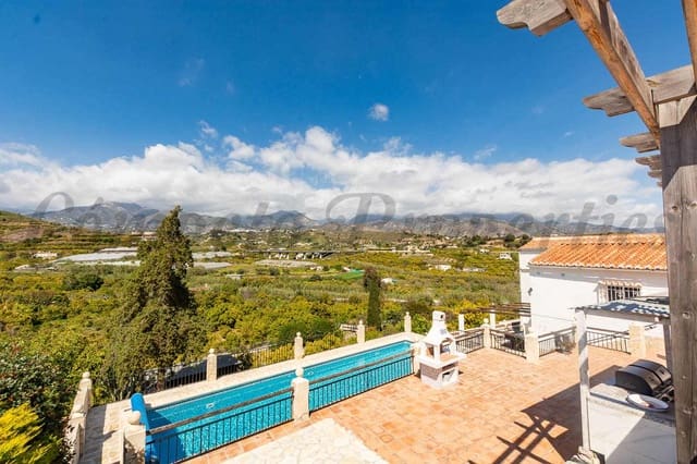 5 slaapkamer Villa te koop in Nerja met zwembad garage - € 1.099.000 (Ref: 9752404)