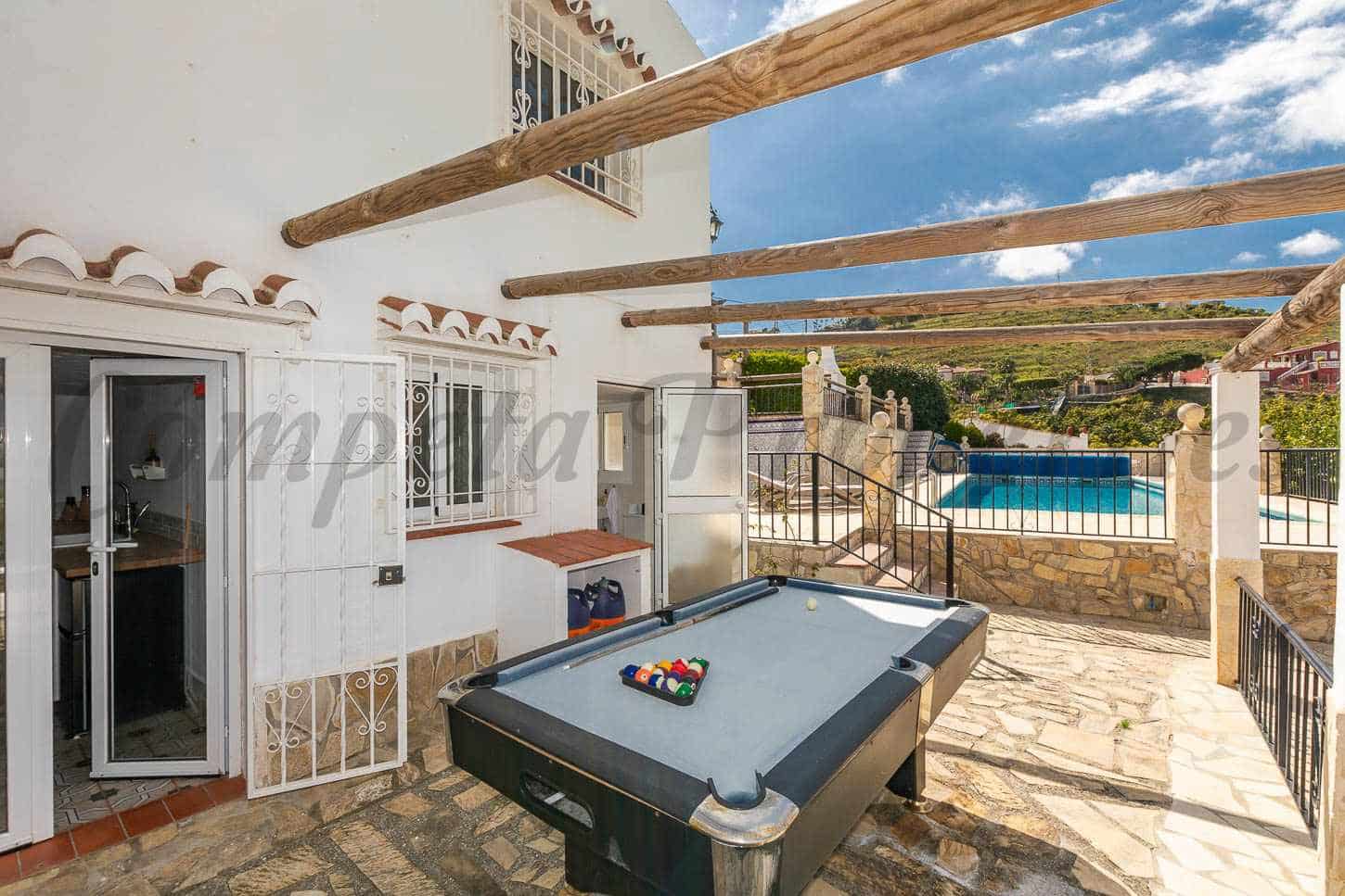 5 slaapkamer Villa te koop in Nerja met zwembad garage - € 1.099.000 (Ref: 9752404)