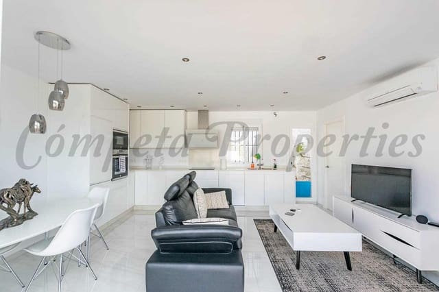 3 makuuhuone Omakotitalo myytävänä paikassa Torrox mukana 
autotalli - 315 000 € (Ref: 9770871)