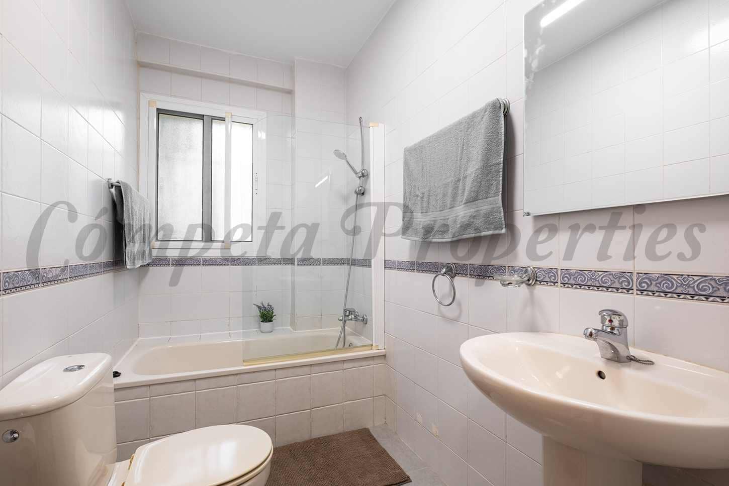 2 chambre Appartement à vendre à Nerja avec piscine garage - 279 000 € (Ref: 9777004)