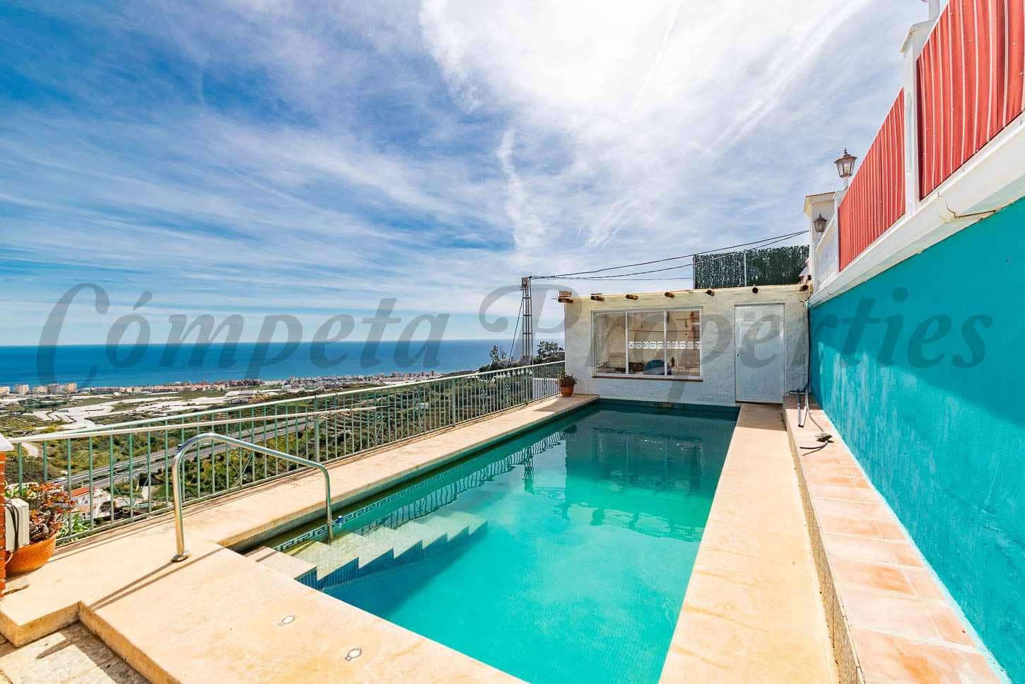 4 sypialnia Finka/Dom wiejski na sprzedaż w Torrox z basenem garażem - 520 000 € (Ref: 9793536)