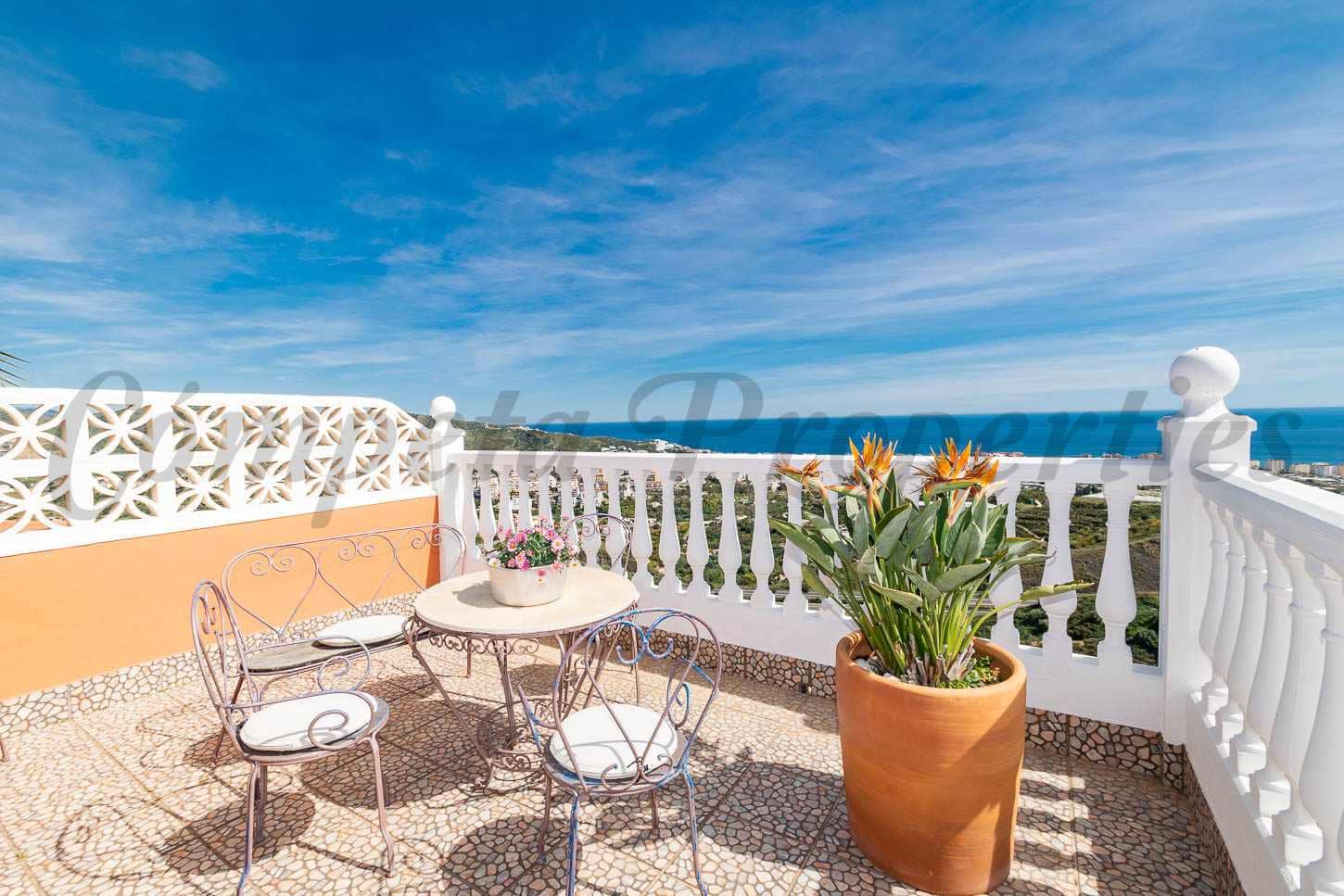 4 sypialnia Finka/Dom wiejski na sprzedaż w Torrox z basenem garażem - 520 000 € (Ref: 9793536)