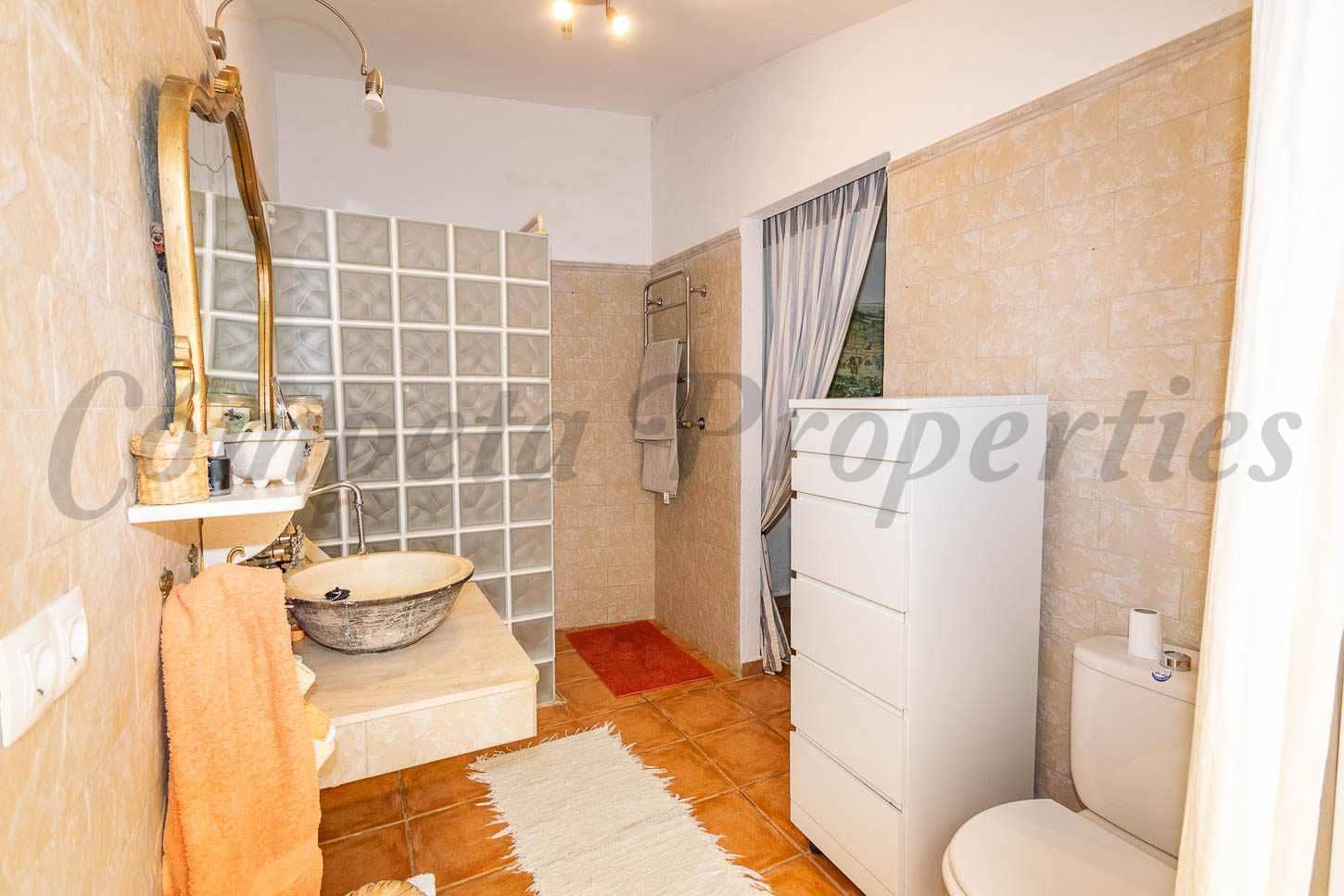 4 sypialnia Finka/Dom wiejski na sprzedaż w Torrox z basenem garażem - 520 000 € (Ref: 9793536)