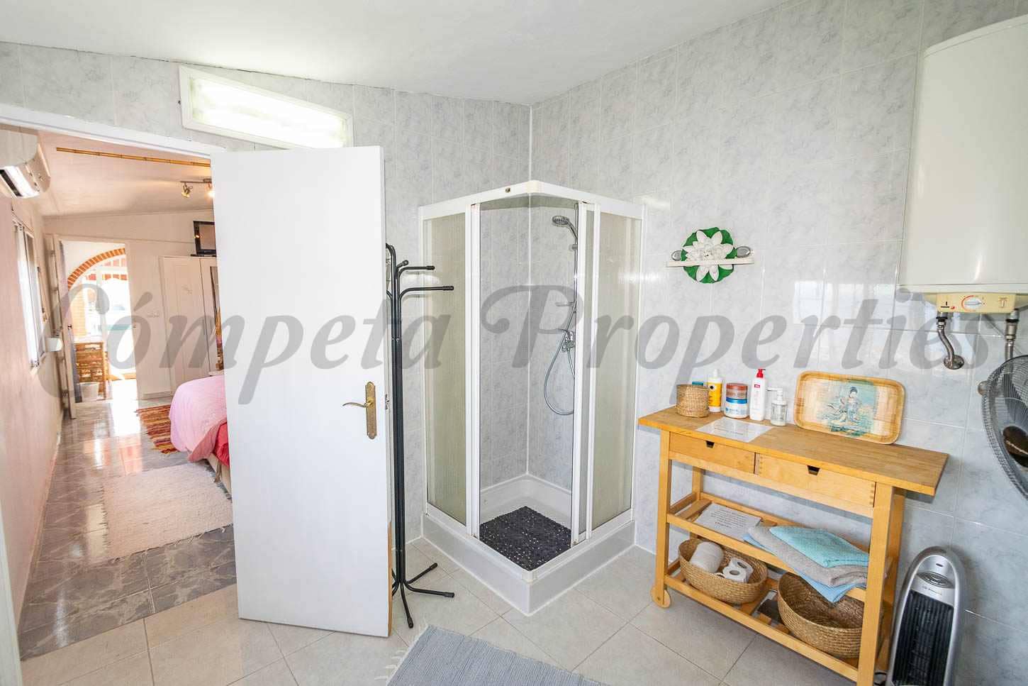 4 sypialnia Finka/Dom wiejski na sprzedaż w Torrox z basenem garażem - 520 000 € (Ref: 9793536)